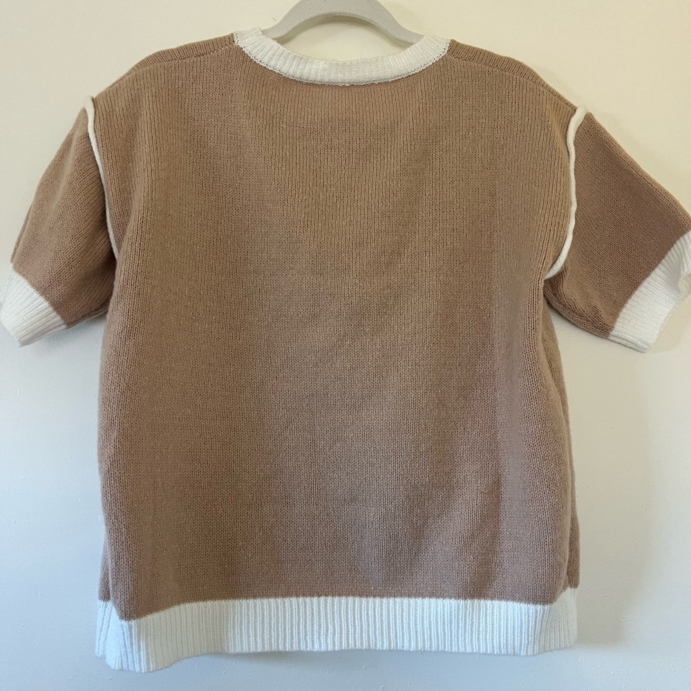 Women’s beige and White Floral Knit Top - Picture 2 of 2